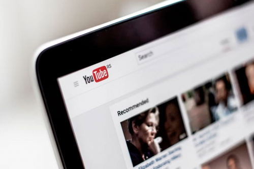 YouTube внедряет ИИ для автоматического выявления несовершеннолетних