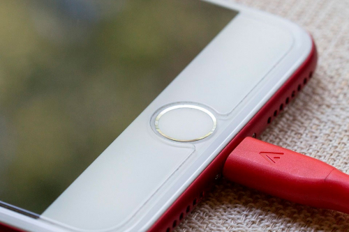 Apple тестирует беспроводную зарядку для iPhone 17 Pro и Pro Max